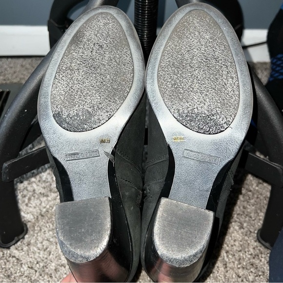 Vince Camuto Hinnegan Ankle Booties - Picture 5 of 7